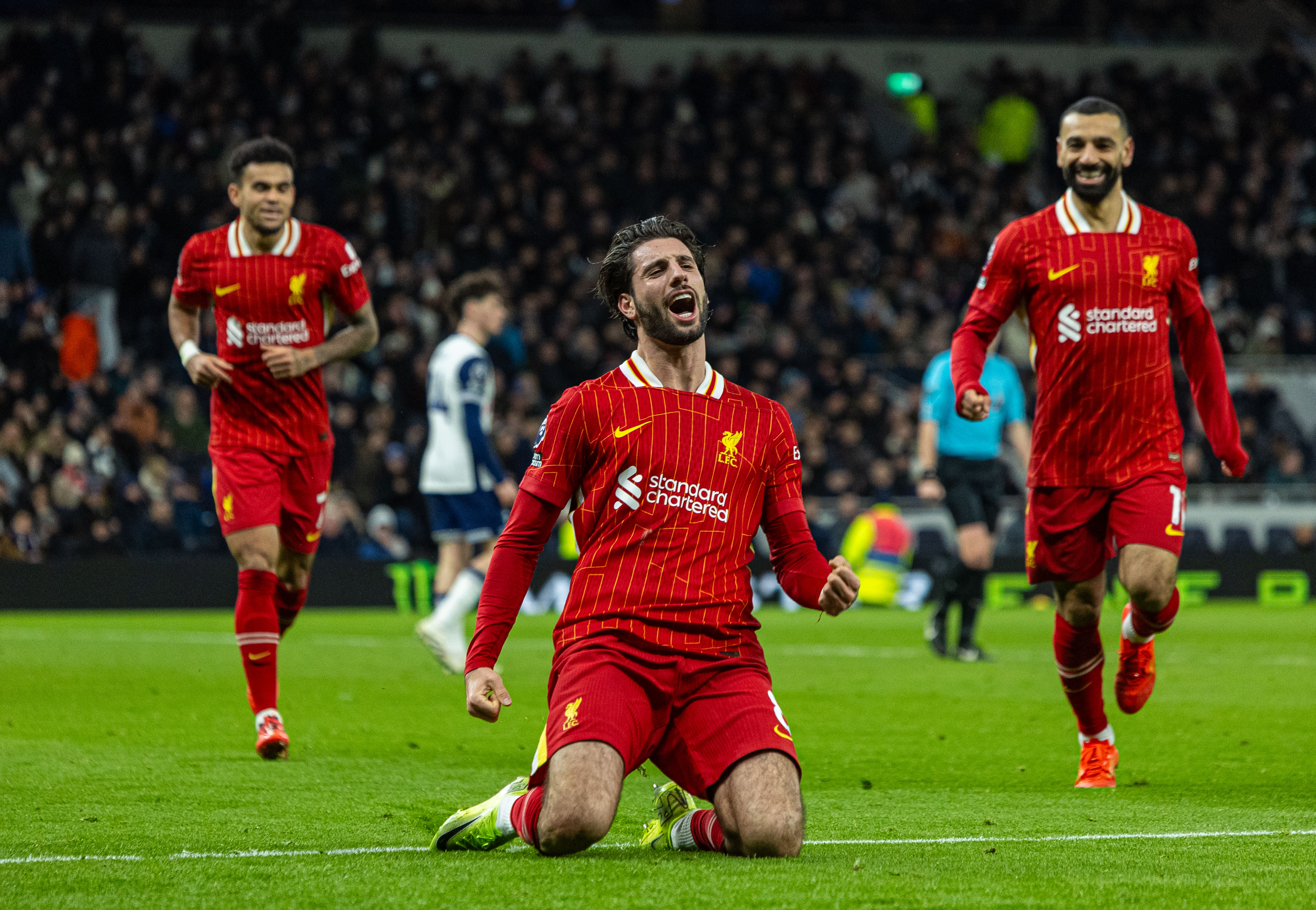 莱斯特城客场击败热刺，取得三分的简单介绍