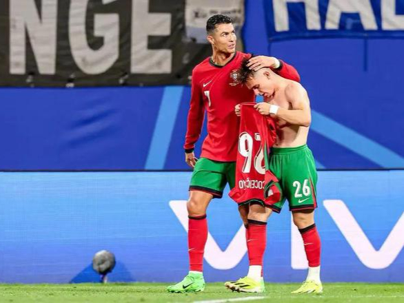 比赛中的关键瞬间：球队是如何取得胜利的？