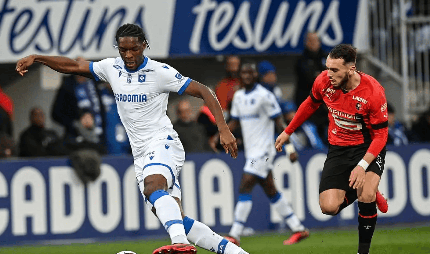 亚眠俱乐部赢得关键胜利，脱离降级区域的简单介绍